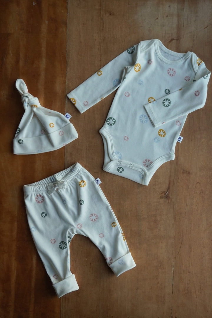 Snowflake baby gift set - body, pants and hat - Granelito 