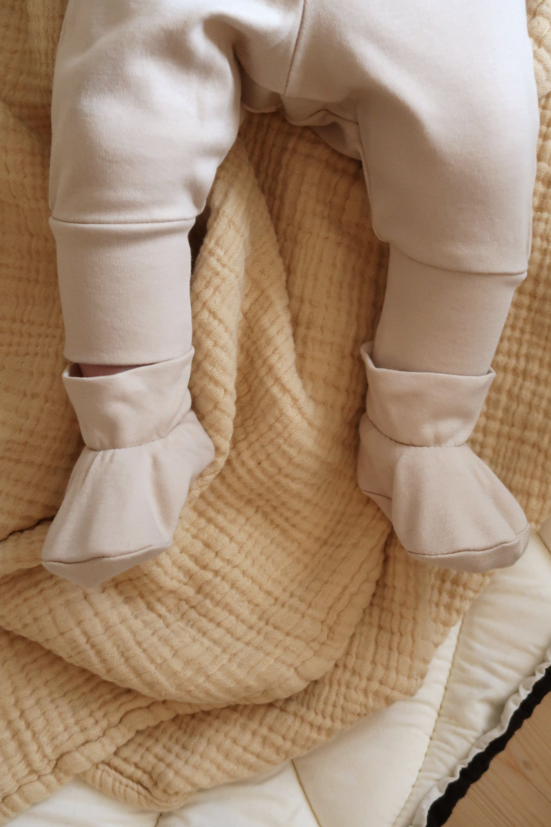 Chaussons pour bébés, Sand | Organic Pima Cotton - Granelito 